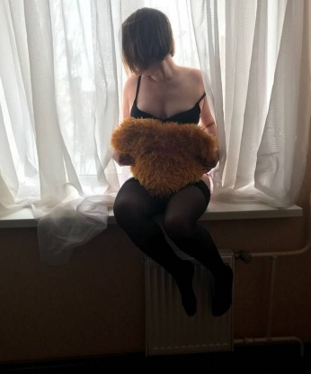 Живу в Москве, где воплощаю все самые потаенные фантазии. Со мной ты обнаружишь истинную страсть и удовольствие. Постельные игры, массаж, флирт и развратные фантазии - я готова реализовать каждое твое пожелание. Мои качественные услуги всегда сочетаются с элегантностью и страстью. Я умею слушать, понимать и удовлетворять тебя настоящим наслаждением. Мои фото гарантированно на 100% реальны. Позволь себе окунуться в мир удовольствия вместе со мной. Как говорят мои клиенты, время проведенное со мной - это незабываемая сказка. Напиши мне, и мы создадим неизгладимые воспоминания. 😘 Валерия